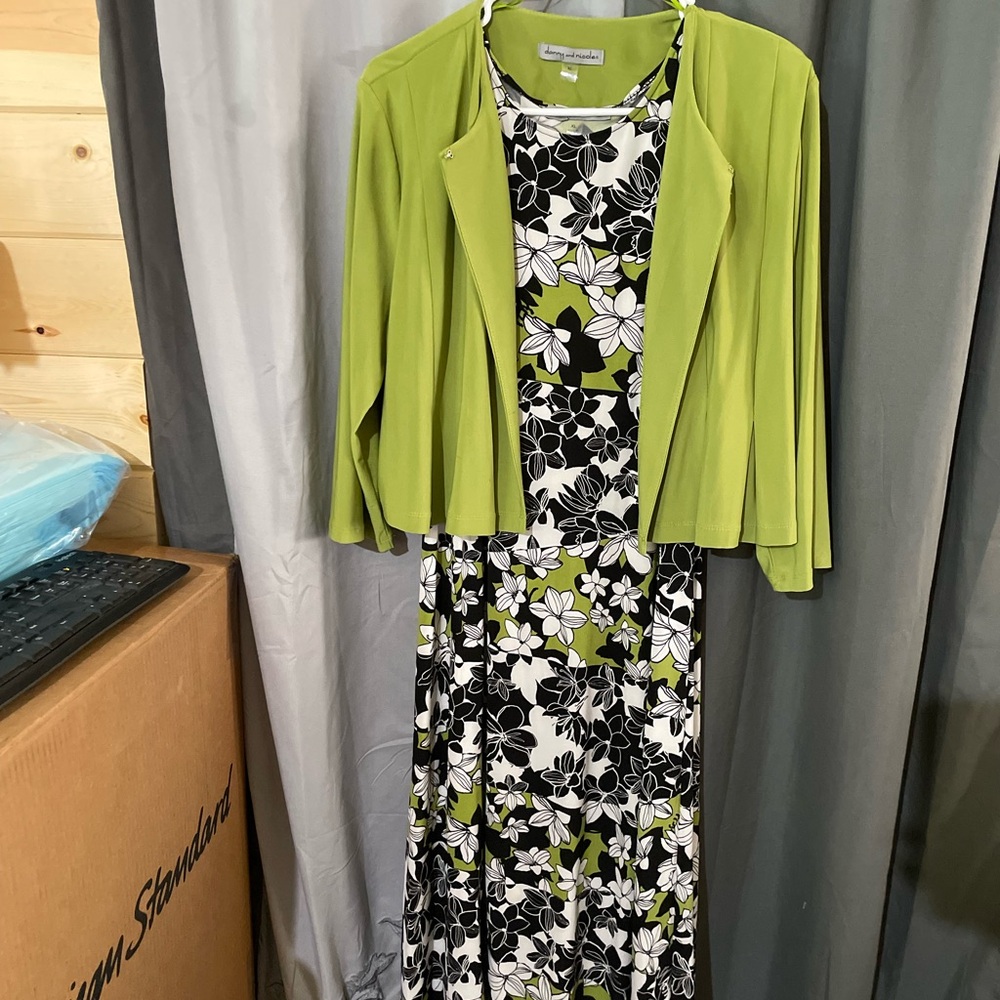 Danny & Nicole Green, Black and White Floral Jacket Dress Set